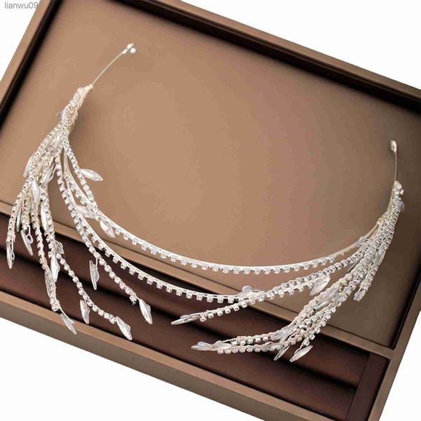 women leaf rhinestone crown headband super fairy versatile rhinestone headdress for masquerade ball banquet party l230704, White;golden
women leaf rhinestone crown headband super fairy versatile rhinestone headdress for masquerade ball banquet party l230704, White;golden