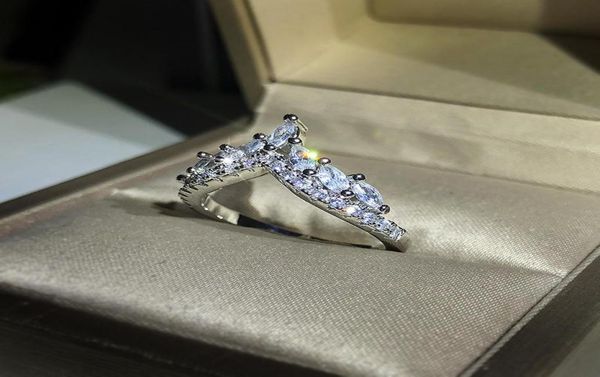 cluster rings cute silver color crown ring with bling zircon stone for women fashion jewelry wedding engagement5830179, Golden;silver
cluster rings cute silver color crown ring with bling zircon stone for women fashion jewelry wedding engagement5830179, Golden;silver