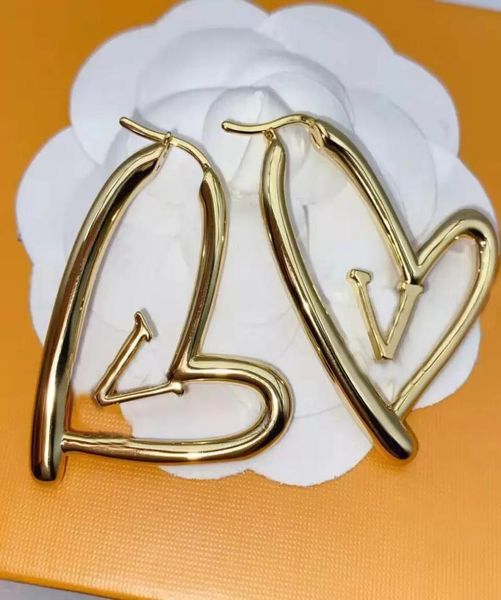 fashion ear studs luxury designer large gold love hoop earrings classic jewelry for woman stud earring women titanium 7014441, Golden;silver
fashion ear studs luxury designer large gold love hoop earrings classic jewelry for woman stud earring women titanium 7014441, Golden;silver