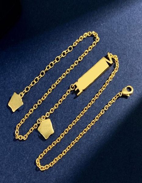 english letter pendant necklace for mens women designer necklaces gold chains jewelry luxury women head v wedding hip hop with box6713495, Silver
english letter pendant necklace for mens women designer necklaces gold chains jewelry luxury women head v wedding hip hop with box6713495, Silver
