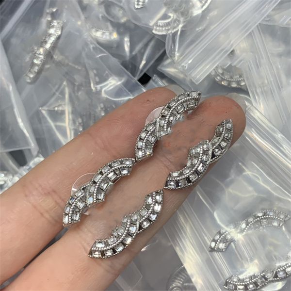 20 style simple earrings designer stud luxury women ccity diamond pearl earring classics jewelry woman c earing 76, Golden;silver
20 style simple earrings designer stud luxury women ccity diamond pearl earring classics jewelry woman c earing 76, Golden;silver