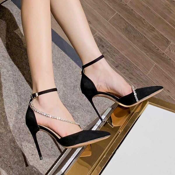 sandals new black high heels women thin heel hollow pointed single shoes baotou button water drill 230417
sandals new black high heels women thin heel hollow pointed single shoes baotou button water drill 230417