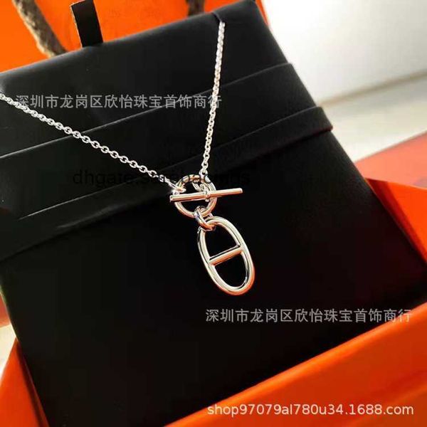aher mas designer luxury nacklace pig nose necklace women's letter h pendant collar chain silver simple temperament fashion
aher mas designer luxury nacklace pig nose necklace women's letter h pendant collar chain silver simple temperament fashion