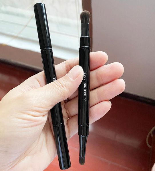 cc retractable dual tip eyeshadow definersmudger makeup brush doubleended portable travel eye shadow blending cosmetics tools5226304
cc retractable dual tip eyeshadow definersmudger makeup brush doubleended portable travel eye shadow blending cosmetics tools5226304