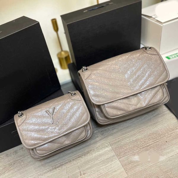 messenger bags women designer bags crossbodys shoulder bag vintage waxy leather handbag messengers bag purses handbags 230715
messenger bags women designer bags crossbodys shoulder bag vintage waxy leather handbag messengers bag purses handbags 230715