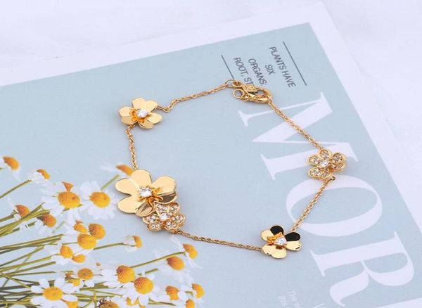 golden flowers bracelet women luxury clover bracelets designer party wedding crystal jewelry charm8951459, Golden;silver
golden flowers bracelet women luxury clover bracelets designer party wedding crystal jewelry charm8951459, Golden;silver