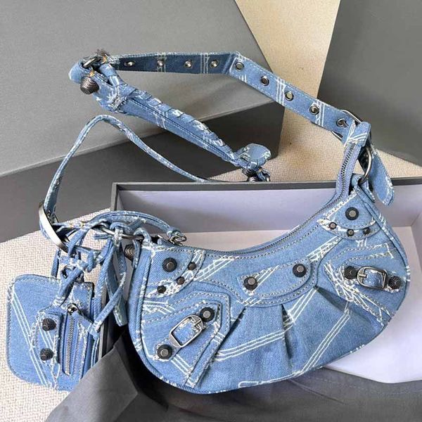 bule locomotive handbag half moon bag dumpling bag crossbody handbags denim canvas fashion letter zipper wallet mini pocket diamond hardware
bule locomotive handbag half moon bag dumpling bag crossbody handbags denim canvas fashion letter zipper wallet mini pocket diamond hardware