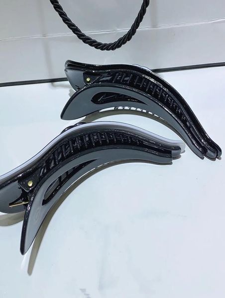 12x3cm fashion black and white acrylic shark clip claw clips hairpin for ladies favorite headdress jewelry accessories vip gifts5585210, Golden;silver
12x3cm fashion black and white acrylic shark clip claw clips hairpin for ladies favorite headdress jewelry accessories vip gifts5585210, Golden;silver
