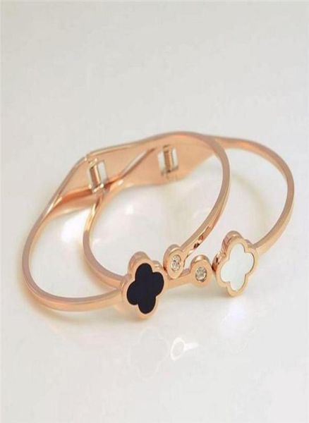 2016 classic fashion stainless steel design fourleaf clover bangle bracelet inlaid authentic shell fashion bijoux women jewelry 6162300, Golden;silver 
2016 classic fashion stainless steel design fourleaf clover bangle bracelet inlaid authentic shell fashion bijoux women jewelry 6162300, Golden;silver