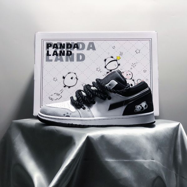 the 2023 jumpman 1 1s low basketball shoes panda white black lifestyle popular designer sneakers with boxes out
the 2023 jumpman 1 1s low basketball shoes panda white black lifestyle popular designer sneakers with boxes out