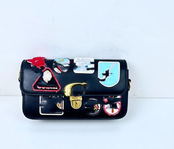 american classic badge fashion underarm bag three colors of all-in-one shoulder oblique female high-end design
american classic badge fashion underarm bag three colors of all-in-one shoulder oblique female high-end design