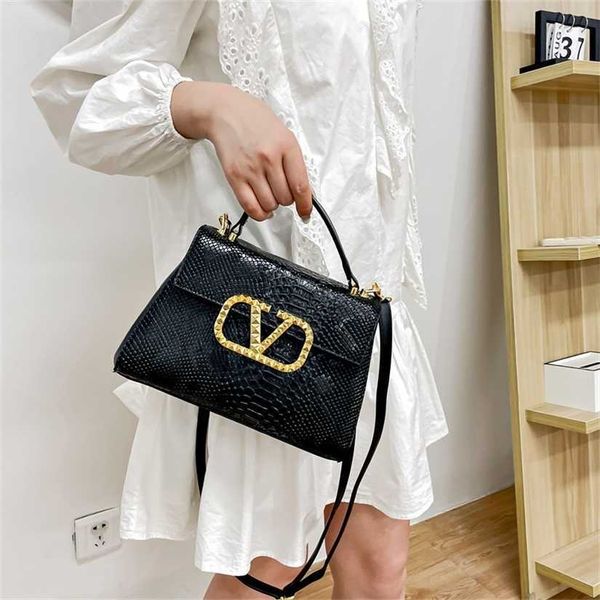 26% off handbag designer 2023 new python pattern high capacity commuter handheld one shoulder oblique cross contrast color versatile pu wome
26% off handbag designer 2023 new python pattern high capacity commuter handheld one shoulder oblique cross contrast color versatile pu wome