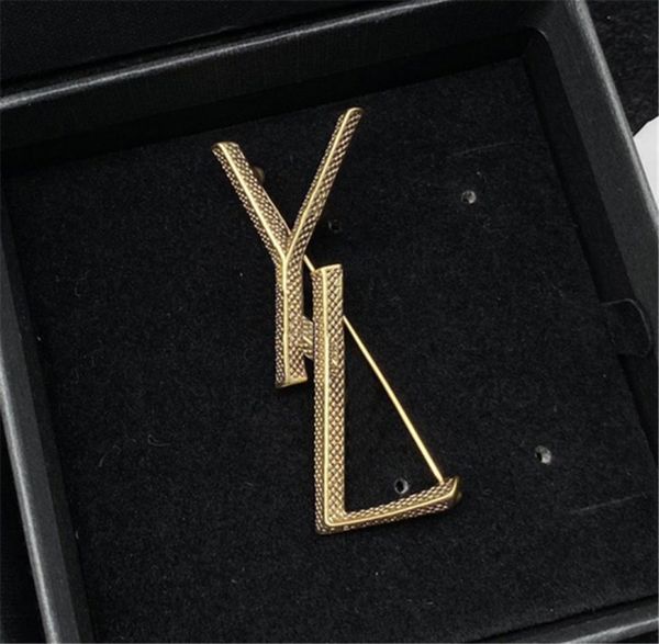luxury designers men womens brooch pins brand classic gold letter brooch pin suit dress pins for lady specifications designer jewe7749542, Gray
luxury designers men womens brooch pins brand classic gold letter brooch pin suit dress pins for lady specifications designer jewe7749542, Gray