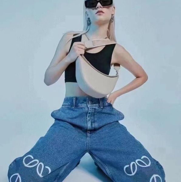 designers women's jeans arrivals high waist hollowed out patch embroidered decoration casual blue straight fashion luxury denim pants
designers women's jeans arrivals high waist hollowed out patch embroidered decoration casual blue straight fashion luxury denim pants