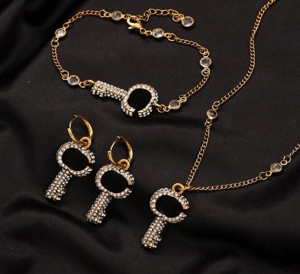 fashion designer necklace bracelet jewelry set double letter crystal embellished full of diamond key pendant ladies metal chain br5080727, Black
fashion designer necklace bracelet jewelry set double letter crystal embellished full of diamond key pendant ladies metal chain br5080727, Black