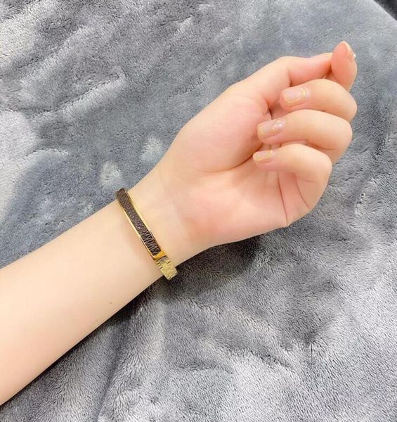 fashion jewelry women designer bracelets with letters bangle bracelet for men woman wedding gifts 8 styles optional w4707523, Golden;silver
fashion jewelry women designer bracelets with letters bangle bracelet for men woman wedding gifts 8 styles optional w4707523, Golden;silver