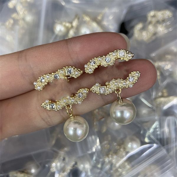 heart-shaped earrings designer stud luxury women ccity diamond pearl earring classics jewelry woman c earing 563434, Golden;silver
heart-shaped earrings designer stud luxury women ccity diamond pearl earring classics jewelry woman c earing 563434, Golden;silver