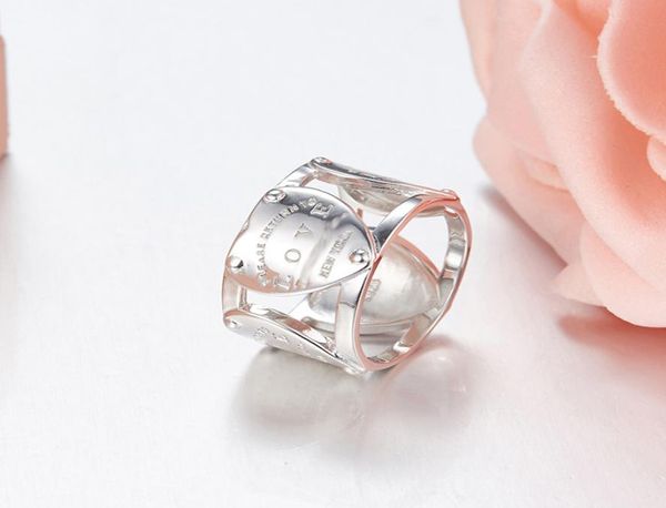 with side stones brand new 925 sterling silver classic love thick ring will not turn black with logo heart model styl3819868
with side stones brand new 925 sterling silver classic love thick ring will not turn black with logo heart model styl3819868