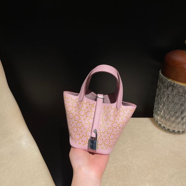 9a 2023 plaid fashion niche casual one shoulder oblique mini small bag temperament style
9a 2023 plaid fashion niche casual one shoulder oblique mini small bag temperament style