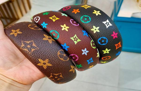 2021 retro simple temperament korean leather color letter print plaid designers letter print headband women classical fashion knot2357672, Silver
2021 retro simple temperament korean leather color letter print plaid designers letter print headband women classical fashion knot2357672, Silver