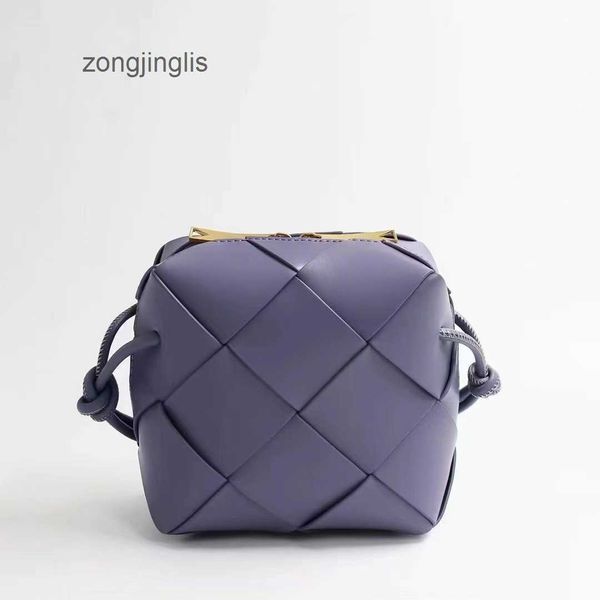 purse bag venetas 2023 camera box designer bags botteges leather crossbody green small woven box cassettes square u enxo
purse bag venetas 2023 camera box designer bags botteges leather crossbody green small woven box cassettes square u enxo