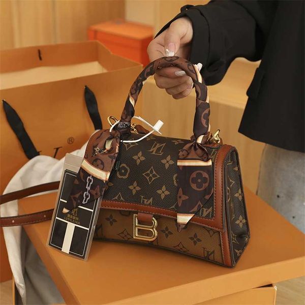 30% off handbag designer 2023 net red women's new versatile small tidal handheld one shoulder crossbody bag 
30% off handbag designer 2023 net red women's new versatile small tidal handheld one shoulder crossbody bag