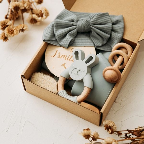 gift sets 1set baby care products silicone bibs headband baby milestones brush rattle bracelet pography props set birth gift product 230717
gift sets 1set baby care products silicone bibs headband baby milestones brush rattle bracelet pography props set birth gift product 230717