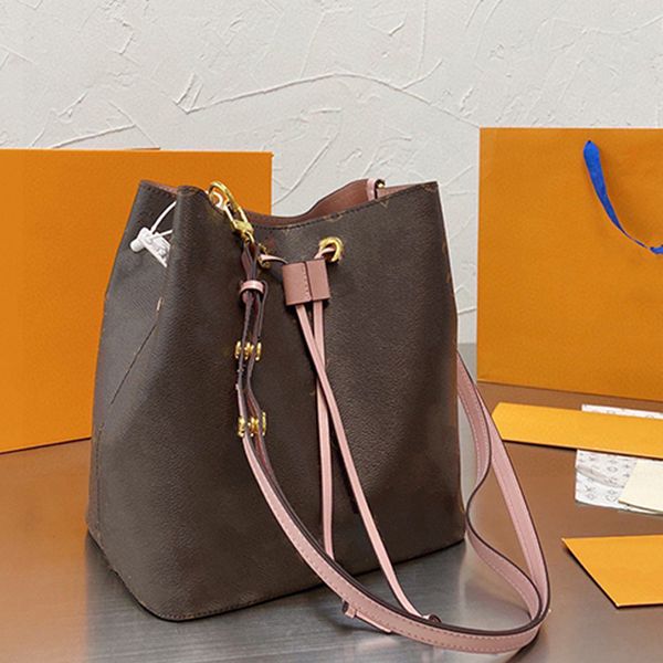 designer women's fashion shoulder bags luxury personality letter genuine leather temperament versatile women hand bag
designer women's fashion shoulder bags luxury personality letter genuine leather temperament versatile women hand bag