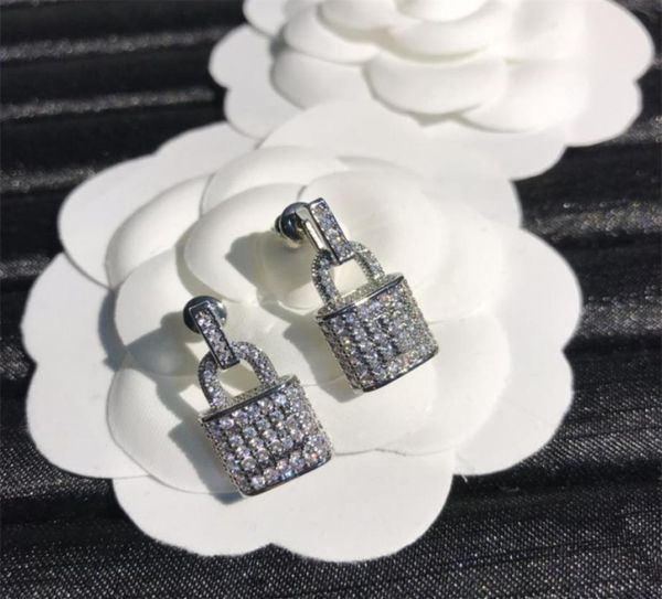 fashion designers earrings ear studs classic letters golden silver sparkling diamond ear stud womens luxury brand jew5551203
fashion designers earrings ear studs classic letters golden silver sparkling diamond ear stud womens luxury brand jew5551203