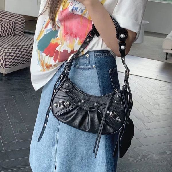 multicolor luxury purses designer handbag high capacity motorcycle work black borse solid color fashion le cagole leisure half moon designer
multicolor luxury purses designer handbag high capacity motorcycle work black borse solid color fashion le cagole leisure half moon designer