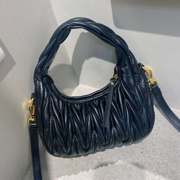 2023 new design fashion light weight luxury design female bag trend shoulder bag messenger real casual handbags
2023 new design fashion light weight luxury design female bag trend shoulder bag messenger real casual handbags