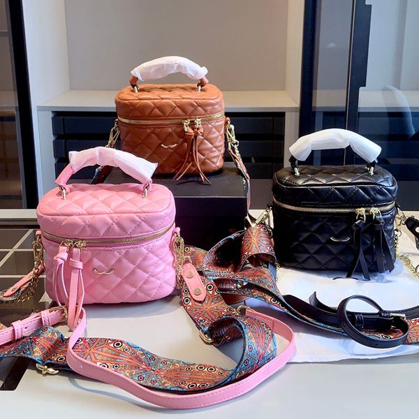 women designer portable vanity box bag with handle gold metal hardware zipper wide colorful strap cosmetic case mini trunk luxury shoulder h
women designer portable vanity box bag with handle gold metal hardware zipper wide colorful strap cosmetic case mini trunk luxury shoulder h