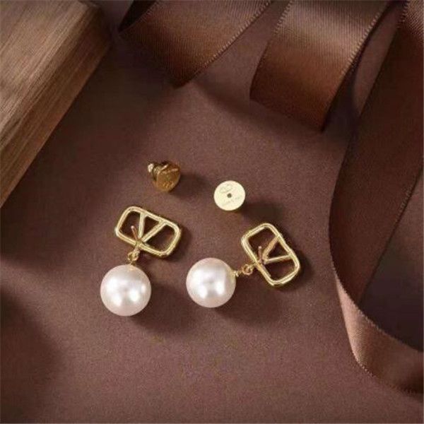 earring designer women stud luxury gold heart shape pearl crystal gold double v letter 925s silver jewelry, Golden;silver
earring designer women stud luxury gold heart shape pearl crystal gold double v letter 925s silver jewelry, Golden;silver