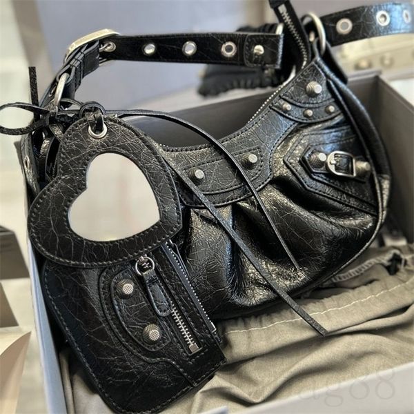 simple le cagole designer cross body bag fashion bag motorcycle work outdoor casual bolso with strap half moon shape luxury shoulder bags bl
simple le cagole designer cross body bag fashion bag motorcycle work outdoor casual bolso with strap half moon shape luxury shoulder bags bl