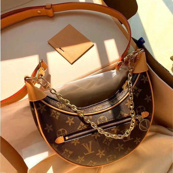 luxury designer loop bag croissant bags shoulder hobo designer purse m81098 cosmetic half-moon baguette underarm handbag crossbody metal cha
luxury designer loop bag croissant bags shoulder hobo designer purse m81098 cosmetic half-moon baguette underarm handbag crossbody metal cha