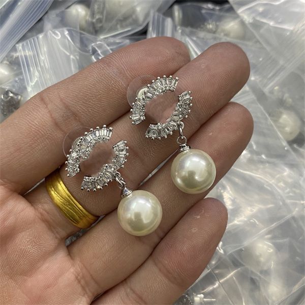 heart-shaped earrings designer stud luxury women ccity diamond pearl earring classics jewelry woman c earing 4545, Golden;silver
heart-shaped earrings designer stud luxury women ccity diamond pearl earring classics jewelry woman c earing 4545, Golden;silver