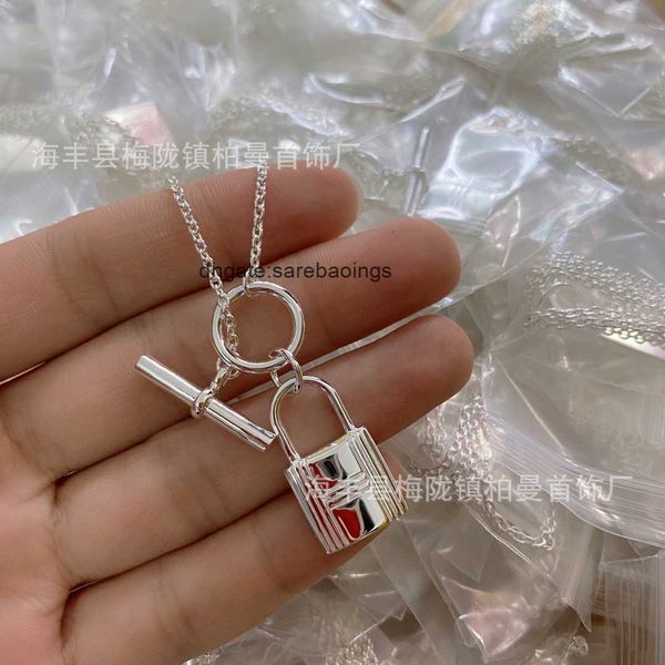 aher mas designer luxury nacklace h pig nose necklace female lockhead bag circle tag pendant clavicle chain, Silver
aher mas designer luxury nacklace h pig nose necklace female lockhead bag circle tag pendant clavicle chain, Silver