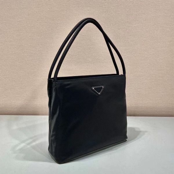 wholesale classic designer tote bag ladies composite tote nylon bag women handbag zipper triangle nylon bags
wholesale classic designer tote bag ladies composite tote nylon bag women handbag zipper triangle nylon bags