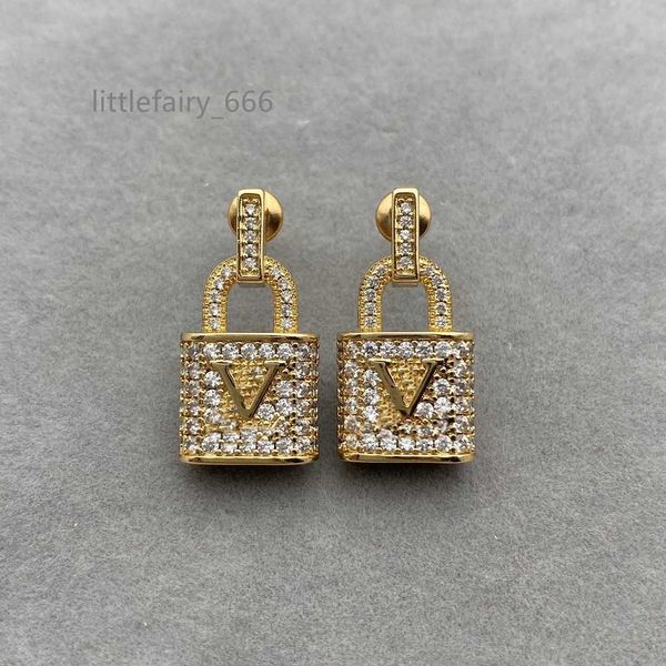 2023 earrings designer for women stud luxury gold heart shape pearl crystal gold double v letter 925s silver jewelry classic-vv1234, Golden;silver
2023 earrings designer for women stud luxury gold heart shape pearl crystal gold double v letter 925s silver jewelry classic-vv1234, Golden;silver