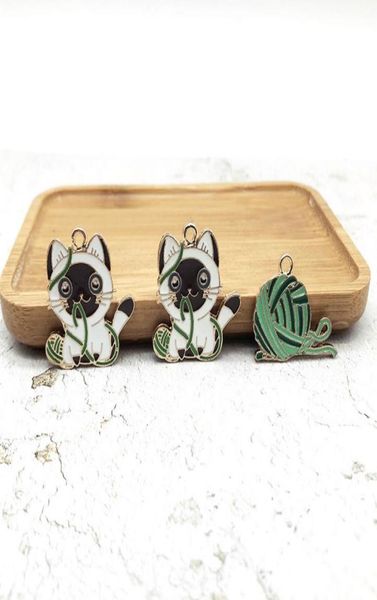 10pcs yarn ball kitten enamel alloy charms drop oil playing cat pendants fit earring necklace diy jewelry accessory dangle fx4438985900, Bronze;silver
10pcs yarn ball kitten enamel alloy charms drop oil playing cat pendants fit earring necklace diy jewelry accessory dangle fx4438985900, Bronze;silver