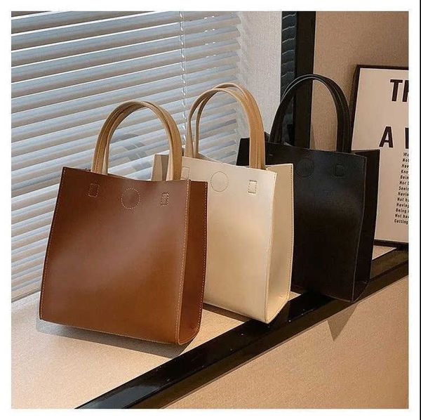 temperament popular women's bag vertical new bag version versatile commuting dirty resistant large capacity handheld tote bag
temperament popular women's bag vertical new bag version versatile commuting dirty resistant large capacity handheld tote bag