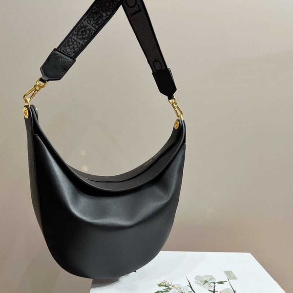 lowe brand underarm bag design shoulder handbag french leather crescent leather wallet fashion letter embroidery wide shoulder strap crossbo
lowe brand underarm bag design shoulder handbag french leather crescent leather wallet fashion letter embroidery wide shoulder strap crossbo