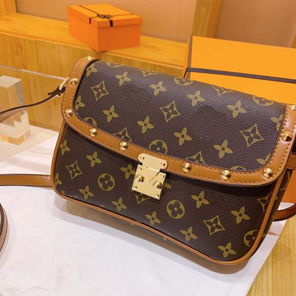 new single shoulder crossbody women's bag fashion letter small square bag retro net red tote bag
new single shoulder crossbody women's bag fashion letter small square bag retro net red tote bag