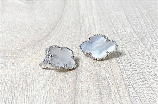 fashion four leaf clover stud earrings silver titanium stainless steel stud earrings for women jewelry with box with stamp 8990179, Golden;silver
fashion four leaf clover stud earrings silver titanium stainless steel stud earrings for women jewelry with box with stamp 8990179, Golden;silver