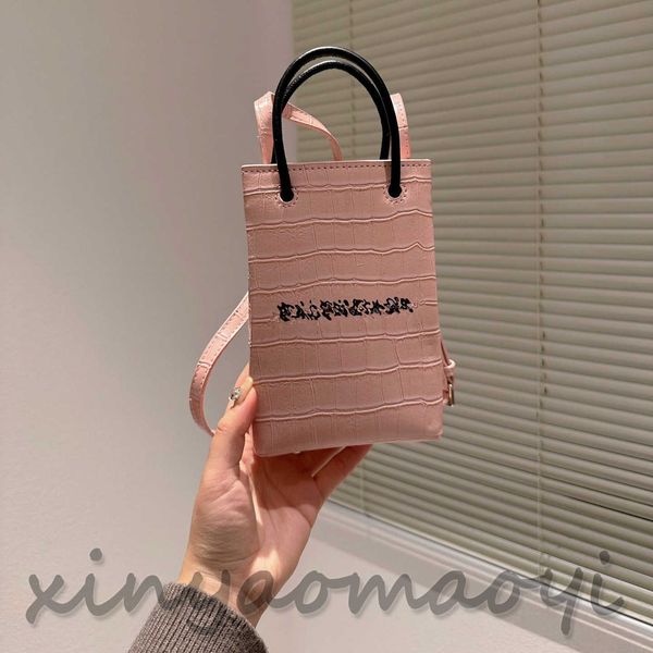 high version multi-color optional luxury designer small square bag crossbody bag mobile phone bag classic letter fashion casual shoulder bag
high version multi-color optional luxury designer small square bag crossbody bag mobile phone bag classic letter fashion casual shoulder bag