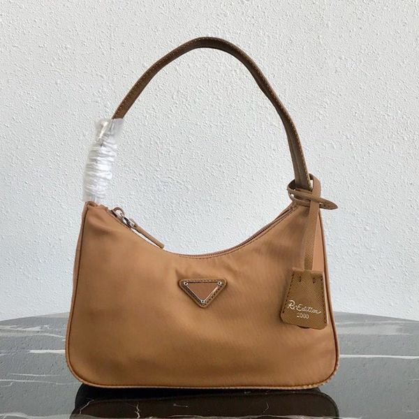 pr women's shoulder bag brand handbag 2005 enamel metal triangle leather nylon classic back mini bag with original dust bag the light c
pr women's shoulder bag brand handbag 2005 enamel metal triangle leather nylon classic back mini bag with original dust bag the light c