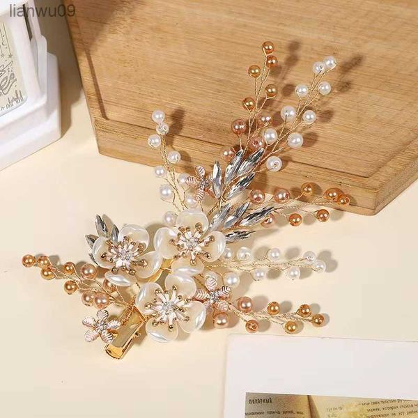 new bridal headdress flower edge clip senior sense pearl snowflake alloy accessories hair clip l230704, White;golden
new bridal headdress flower edge clip senior sense pearl snowflake alloy accessories hair clip l230704, White;golden