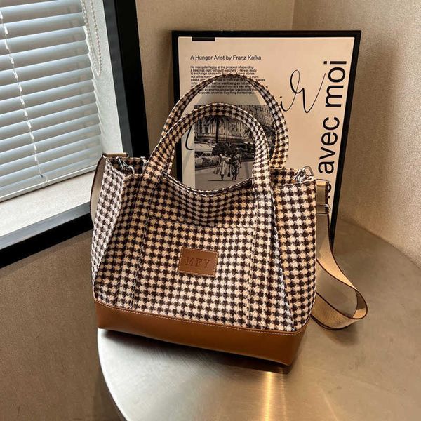 large capacity houndstooth shoulder bag for female spring/summer new leisure canvas bag for students
large capacity houndstooth shoulder bag for female spring/summer new leisure canvas bag for students