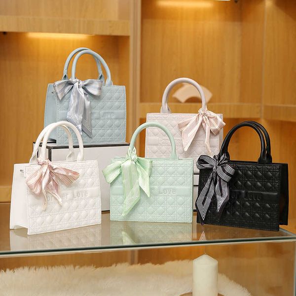 small crowd large capacity large bag women's new fashion summer cross-body handbag fashionable tote bag
small crowd large capacity large bag women's new fashion summer cross-body handbag fashionable tote bag