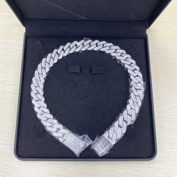 selling 18mm 18inch round moissanite diamond chain luxury 3 row vvs moissanite 18k gold plated cuban link chain necklace, Silver
selling 18mm 18inch round moissanite diamond chain luxury 3 row vvs moissanite 18k gold plated cuban link chain necklace, Silver